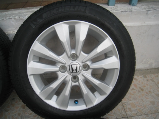 ขายล้อแม็ก Honda city 15"x5.5" et 45 4รู100 + ยางปี 4412  (081-3747940)