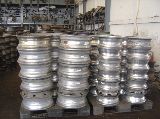 กะทะล้อเก่าญี่ปุ่นตามสภาพและกะทะล้อใหม่มีทั้งเล็กและใหญ่