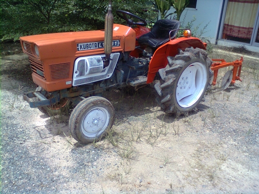 ขายรถไถ  KUBOTA  1801  แรง ครับ  พร้อมใช้งาน
