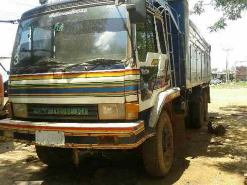 ขายรถ10ล้อ2เพลาดั้ม MITSU FN527 MA เครื่องดี คัสชีศ์สวย ยางดีบ้างไม่ดีบ้างครับ