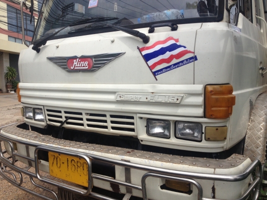 ขายสิบล้อ HINO FL227 1เพลา เครื่อง EM100 220แรง บรรทุกตู้เปียกแสตนเหรด สภาพตามรูป เครื่องดีแห้งแน่น เกียรเดิมดี รถพร้อม รถสวยมากๆเจ้าของดูแลอย่างดี ทะเบียนหมด57 รถเดิมๆ สีบาง คัซซีไม่มีผุ ยางดีทุกเส้น  890,000.- อู่ช่างหน่อง 082-028-2888