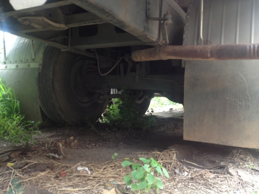 ขายสิบล้อ HINO FL227 1เพลา เครื่อง EM100 220แรง บรรทุกตู้เปียกแสตนเหรด สภาพตามรูป เครื่องดีแห้งแน่น เกียรเดิมดี รถพร้อม รถสวยมากๆเจ้าของดูแลอย่างดี ทะเบียนหมด57 รถเดิมๆ สีบาง คัซซีไม่มีผุ ยางดีทุกเส้น  890,000.- อู่ช่างหน่อง 082-028-2888