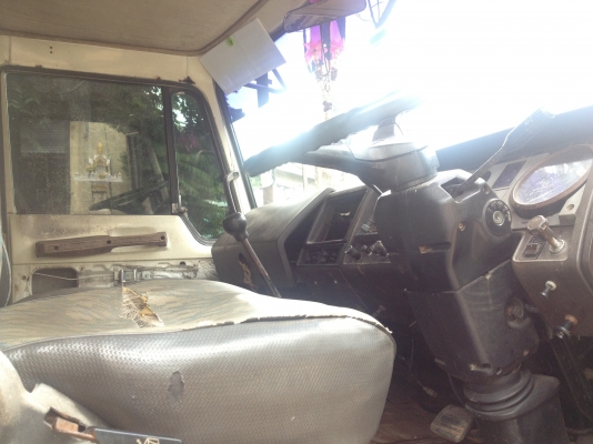 ขายสิบล้อ HINO FL227 1เพลา เครื่อง EM100 220แรง บรรทุกตู้เปียกแสตนเหรด สภาพตามรูป เครื่องดีแห้งแน่น เกียรเดิมดี รถพร้อม รถสวยมากๆเจ้าของดูแลอย่างดี ทะเบียนหมด57 รถเดิมๆ สีบาง คัซซีไม่มีผุ ยางดีทุกเส้น  890,000.- อู่ช่างหน่อง 082-028-2888