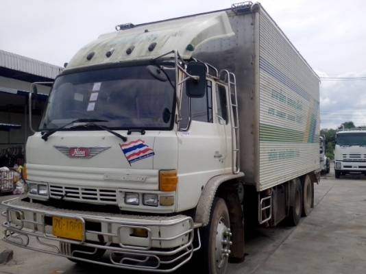 ขายสิบล้อ HINO FL227 1เพลา เครื่อง EM100 220แรง บรรทุกตู้เปียกแสตนเหรด สภาพตามรูป เครื่องดีแห้งแน่น เกียรเดิมดี รถพร้อม รถสวยมากๆเจ้าของดูแลอย่างดี ทะเบียนหมด57 รถเดิมๆ สีบาง คัซซีไม่มีผุ ยางดีทุกเส้น  890,000.- อู่ช่างหน่อง 082-028-2888