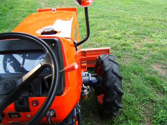 KUBOTA L4508 DT 4WD พร้อมใบดันดินหน้าและผาน6ตราช้าง KUBOTA L4508 DT 4WD พร้อมใบดันดินหน้าและผาน6ตราช้าง