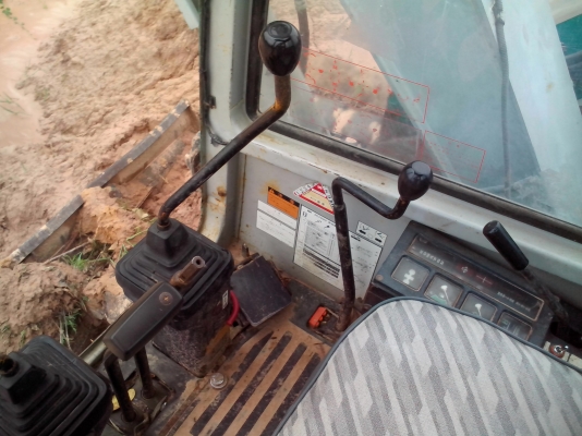 ขายแม็คโคkomatsu pc75uu