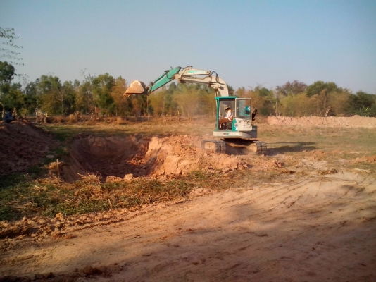 ขายแม็คโคkomatsu pc75uu