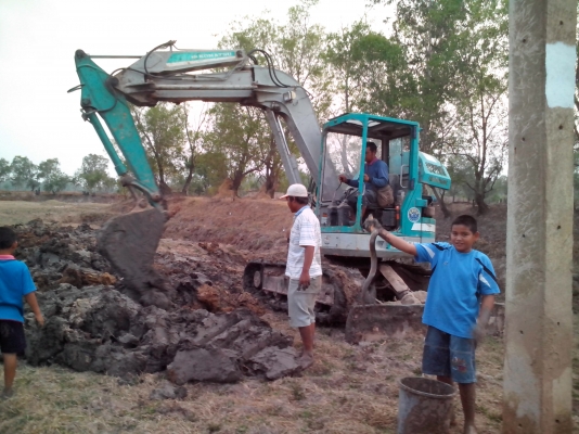 ขายแม็คโคkomatsu pc75uu