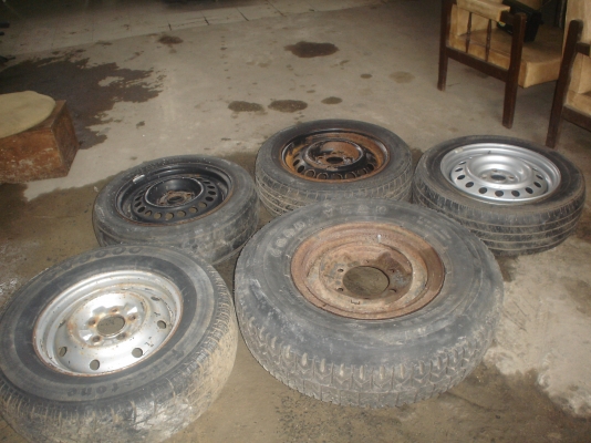 หลินรัชดาเอา**ขยะ**มาขายรึ  เปล่าครับ  เผื่อมีคนที่มองเห็นคุณค่า