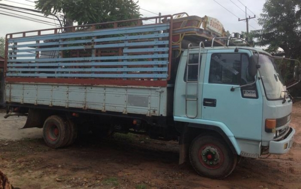 ***ขายแล้วครับขอบคุณ Truck2hand ขาย 6ล้อช่วงยาว 5.50ม. ISUZU ROCKY FRR 175 เครื่อง6BG1 175HP เครื่องส้มยอดนิยม แห้งๆไม่เยิ้มแรงดีประหยัด ช่วงล่างแน่นคัสซีสวยไม่ผุไม่ดาม กระบะคอกไม้ยาว5.50ม.สภาพดีไม่ผุ หัวบางภายในสวย คอนโซลครบ  พ.พาวเวอร์ ทริฟฟี่ ยาง8.25ดี