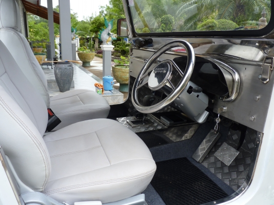 JEEP WILLYS with TOYOTA V8 engine JEEP WILLYS with TOYOTA V8 engine