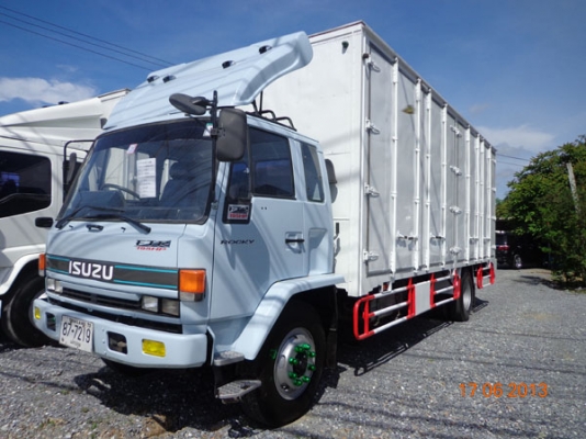 ISUZU ROCKY FTR NR เครื่อง 195 แรงม้า 6HE1 พวงมาลัยพาวเวอร์ เบรกทิฟฟี่ แอร์ครบ ตู้บรรทุก 10บาน มีเสา ISUZU ROCKY FTR NR เครื่อง 195 แรงม้า 6HE1 พวงมาลัยพาวเวอร์ เบรกทิฟฟี่ แอร์ครบ ตู้บรรทุก 10บาน มีเสา