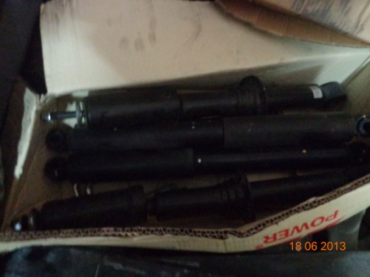 โช๊ค ISUZU V-CROSS  ติดรถป้ายแดง ถอดออกเปลี่ยน โช๊คใหม่ สภาพใหม่มาก 800 กม พร้อมใช้