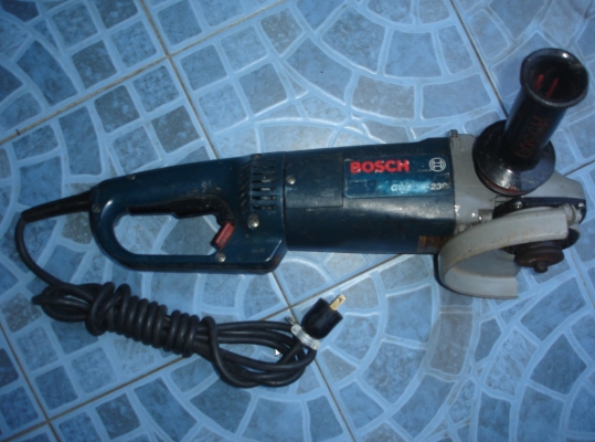 ขายเครื่องเจียรไฟฟ้า 9" BOSCH  GWS 20-230  2000 วัตต์