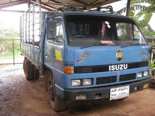 ISUZU  NPR 115 แรง ปี 36  เครื่อง 4BD1 หน้า F เฟืองหลัง F ยาง 825 เสริมแหนบ