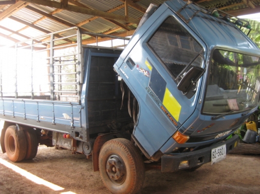 ISUZU  NPR 115 แรง ปี 36  เครื่อง 4BD1 หน้า F เฟืองหลัง F ยาง 825 เสริมแหนบ
