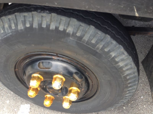 รถฮีโน่ 6 ล้อดั้ม 220 แรงม้า  สนใจติดต่อ 081 - 6079515