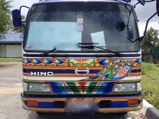 รถฮีโน่ 6 ล้อดั้ม 220 แรงม้า  สนใจติดต่อ 081 - 6079515