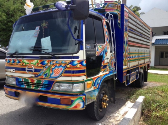 รถฮีโน่ 6 ล้อดั้ม 220 แรงม้า  สนใจติดต่อ 081 - 6079515