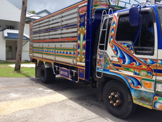 รถฮีโน่ 6 ล้อดั้ม 220 แรงม้า  สนใจติดต่อ 081 - 6079515