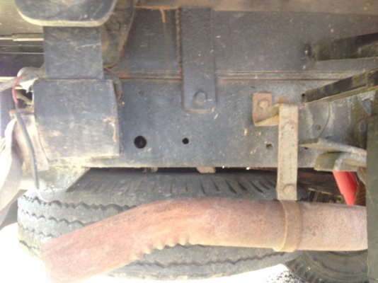 รถฮีโน่ 6 ล้อดั้ม 220 แรงม้า  สนใจติดต่อ 081 - 6079515