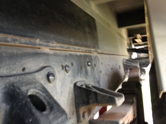 รถฮีโน่ 6 ล้อดั้ม 220 แรงม้า  สนใจติดต่อ 081 - 6079515