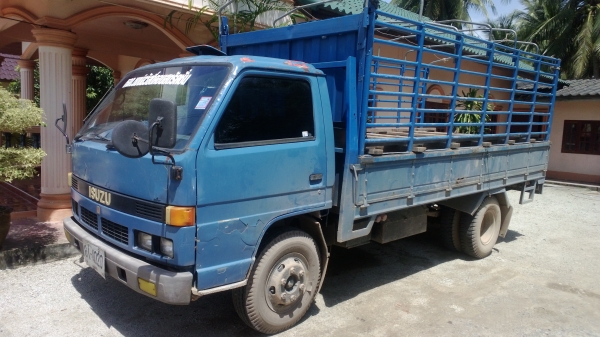 6ล้อรั้วNPR115แรง รถบ้าน เดิมๆ หัวเดิม เครื่อง เกียร์ เดิม รถพร้อมใช้