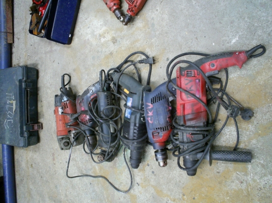 หินเจียรมือ, สว่าน  ให้ฟรี