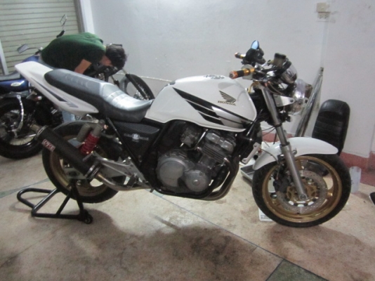 ขาย CB400 อินวอยครับ สภาพตามรูป เครื่องครับ ระบบไฟออกทุกจุด ขับกลับใดัเลย ท่อแต่ง ท้ายเทค เครื่องไม่ดัง ไม่เยื้ม