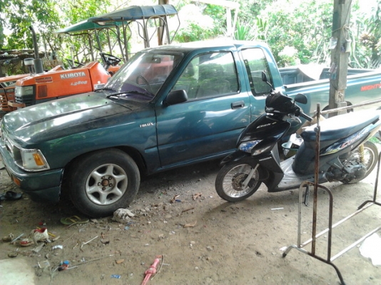 ขาย กระบะแค็ป TOYOTA, HILUX MIGHTY-X 2.5GL X-TRA CAB ปี37/94 เครื่องเดิม2L 2.5เครื่องดีติดง่าย แห้งๆไม่เยิ้ม ช่วงล่างแน่น คัสซีสวยเดิมๆ กระบะพื้นไม่ผุ ตัวรถสีสวยเก็บสีมาแล้ว ภายในสวย แอร์เย็น พ.ธรรมดา ล้อแม็ก ยางดี4เส้น หน้า-หลังเดิม ไม่เคยชนหนัก พร้อมใช้