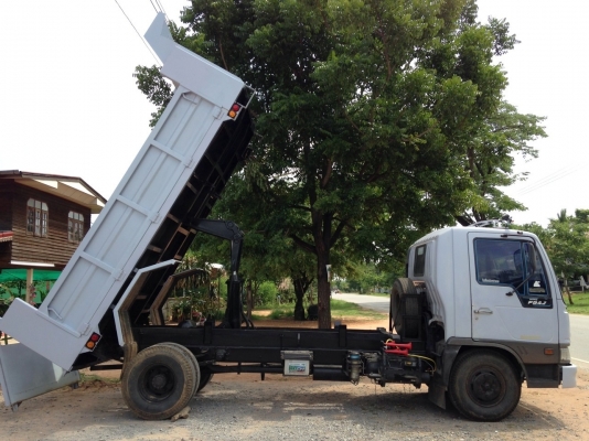 HINO FB4J 145 HP JO5C สมอเงิน หกล้อดั๊มพ์ กระบะดั๊มพ์เหล็ก 4 ตันความยาว 3.60 เมตรต่อดั๊มพ์ใหม่เอี่ยมสภาพสวยสุดๆ เครื่องแห้งแรงดี ภายในเก๋งสวยครบพร้อม แอร์เย็น พวงมาลัยเพาเวอร์ ระบบเบรคทริ๊ปฟี้ ช่วงล่างคัชซีสวยมาก ยาง 8.25 ขอบ 16 สภาพดี 80\% พร้อมบรรทุกพร้อ