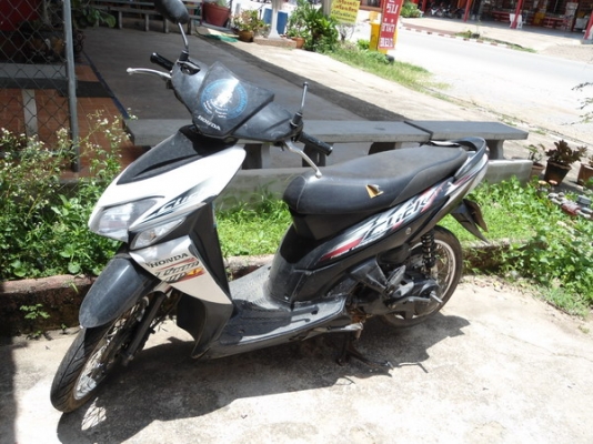 HONDA CLICKปี 2550 สี ขาว ดำ    ขาย 12,000 บาท