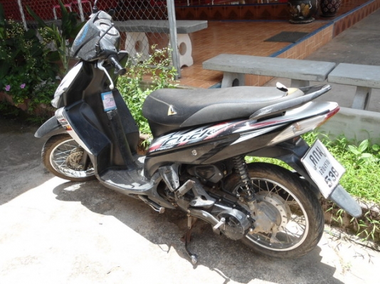 HONDA CLICKปี 2550 สี ขาว ดำ ขาย 12,000 บาท HONDA CLICKปี 2550 สี ขาว ดำ ขาย 12,000 บาท