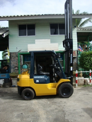 ขายรถโฟล์คลิฟท์  TOYOTA  7FG25 (รถนอกนำเข้า) เครื่องยนต์เบนซิน+แก๊ส เกียร์ธรรมดา  เสา 3 ท่อน สูง 6 เมตร  งา 1,070  มม. ยางตัน