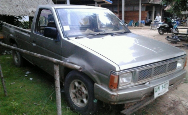 NISSAN BIG M TD 2.5 MT เครื่องฝาขาว รถสภาพดีพร้อมใช้งาน เครื่องแรงดีไม่เยิ้ม ภายในเก๋งคอนโซลครบพร้อม กระบะมีผุบ้างเล็กน้อย ช่วงล่างคัชซีไม่ผุไม่บวม เอกสารเล่มทะเบียนครบ ราคาต่อรองได้ครับ