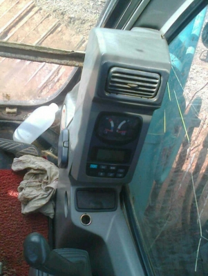 ขายรถแบ็คโฮ KOBELCO SK200 Mark 6 YN09 ใช้มา 8000 ชม.เอกสารเล่มทะเบียน ขายรถแบ็คโฮ KOBELCO SK200 Mark 6 YN09 ใช้มา 8000 ชม.เอกสารเล่มทะเบียน