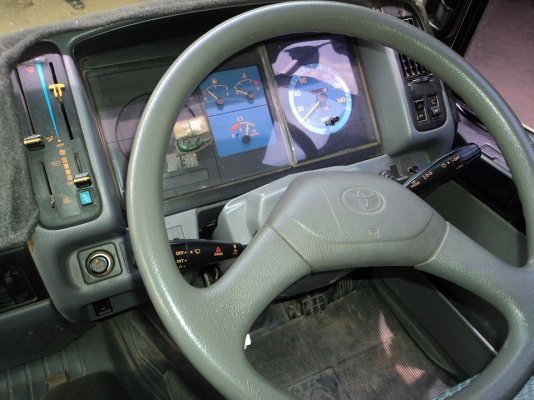 หกล้อดั้มรุ่นพิเศษครับหายากมากครับไม่ใช่รถประกอบนะครับ