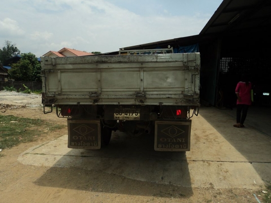 หกล้อดั้มรุ่นพิเศษครับหายากมากครับไม่ใช่รถประกอบนะครับ