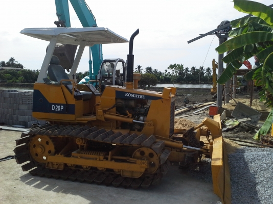 ขายด่วนรถแทรคเตอร์ตีนตะขาบ    D20P-6   เก่าในปรับสภาพแล้วพร้อมใช้จ้า