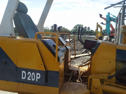 ขายด่วนรถแทรคเตอร์ตีนตะขาบ    D20P-6   เก่าในปรับสภาพแล้วพร้อมใช้จ้า