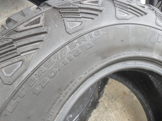 ยาง KUMHO 245/75R16 MUD ปี10 สวยๆ 4 เส้น ราคา 4900 บาท
