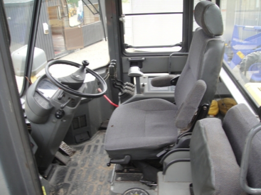 WA300-3-50083รถตักตอนนี้รถจอดที่(CSนวนคร)ครับ