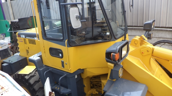 WA300-3-50083รถตักตอนนี้รถจอดที่(CSนวนคร)ครับ