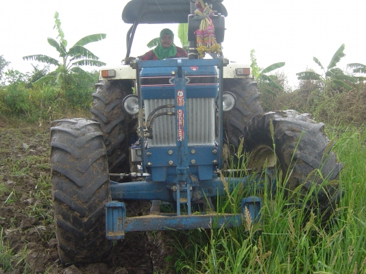 ขายรถไถฟอร์ดสองเพลา