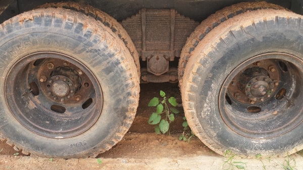 ขายด่วนHINOFM177 เครื่องEH700 168แรงสองเพลาดั้มยางดีคัชซีสวยจัดเอกสารพร้อมจดัแนนท์ได้5ถึง6แสนรีบโทร 0843923995 0811838154