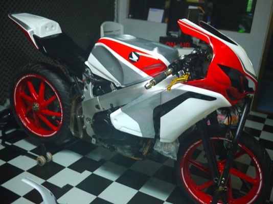 รับสั่งประกอบ Cbr400 Vfr Nc30 Nc35 จัดไฟแนนท์ได้เลือกสีเลือกลายเลือกแฟริ่งได้95000โทร0803355484