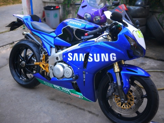 รับสั่งประกอบ Cbr400 Vfr Nc30 Nc35 จัดไฟแนนท์ได้เลือกสีเลือกลายเลือกแฟริ่งได้95000โทร0803355484