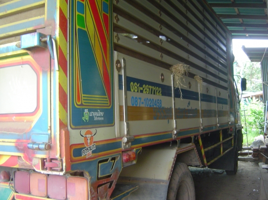 หกล้อใหญ่ฮีโน่ 195แรงดั้มคับ