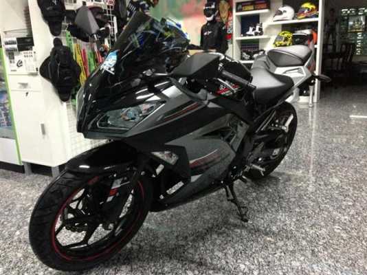 ขายNINJA250ปี2013ของแต่งนิดหน่อยครับราคาคุ้มมากๆเลยสวยๆ