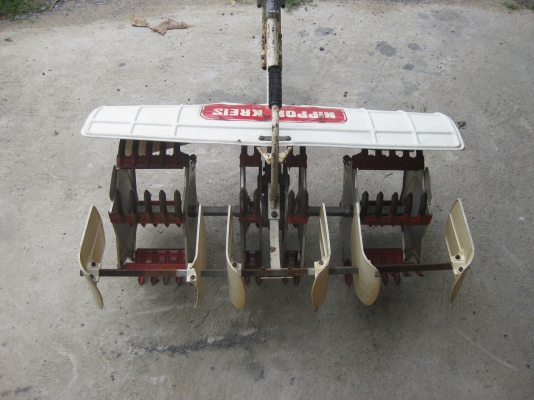 เครื่องพรวนหญ้าในร่องนาดำ